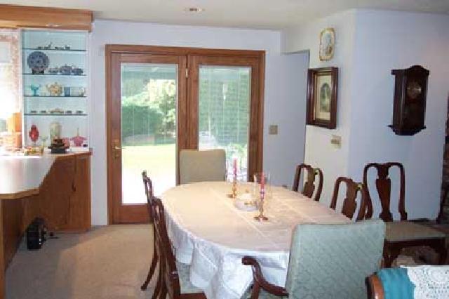 1191 Stone Road Yakima, WA 98908 - Photo 3 of 7 a dining room with furniture and window