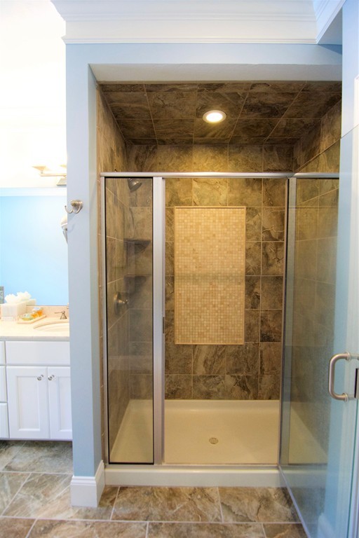 30 Nobscot Road, Unit 24 Sudbury, MA 01776 - Photo 16 of 24 a bathroom with a shower
