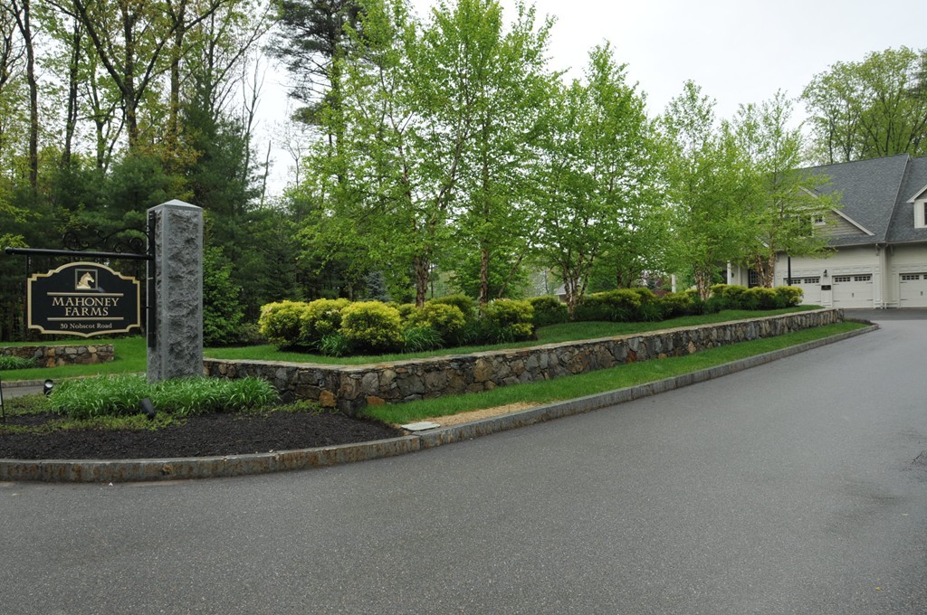 30 Nobscot Road, Unit 24 Sudbury, MA 01776 - Photo 3 of 24 a view of a garden with a small park