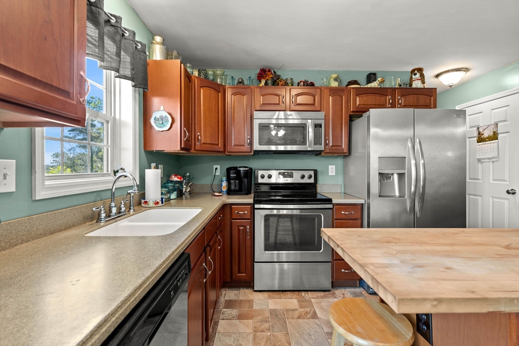 25 R Beacon Street Amesbury, MA 01913 - Photo 33 of 42