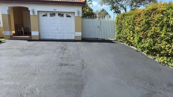 $3,200 | 19712 Northwest 82nd Place, Hialeah, FL 33015