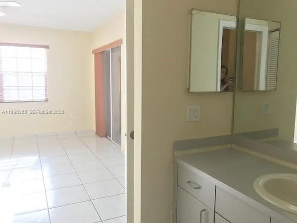 $3,200 | 19712 Northwest 82nd Place, Hialeah, FL 33015