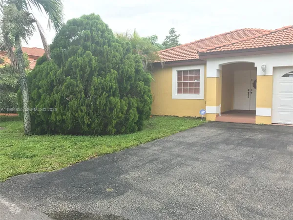 $3,200 | 19712 Northwest 82nd Place, Hialeah, FL 33015