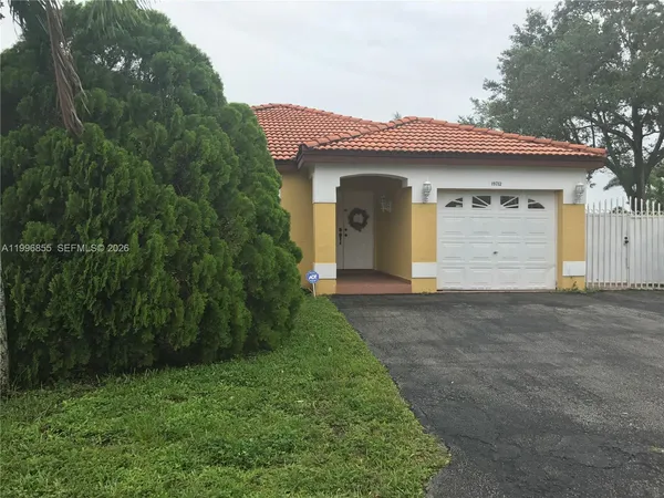 $3,200 | 19712 Northwest 82nd Place, Hialeah, FL 33015