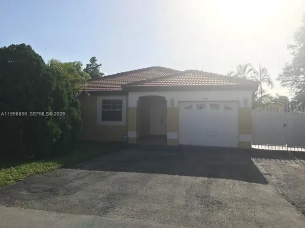 $3,200 | 19712 Northwest 82nd Place, Hialeah, FL 33015