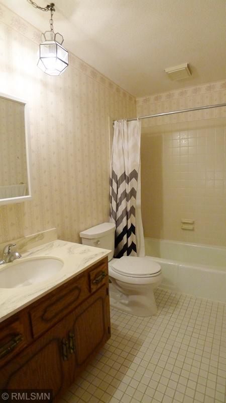 10338 Berkshire Road Bloomington, MN 55437 - Photo 12 of 25 Gallery Image 12