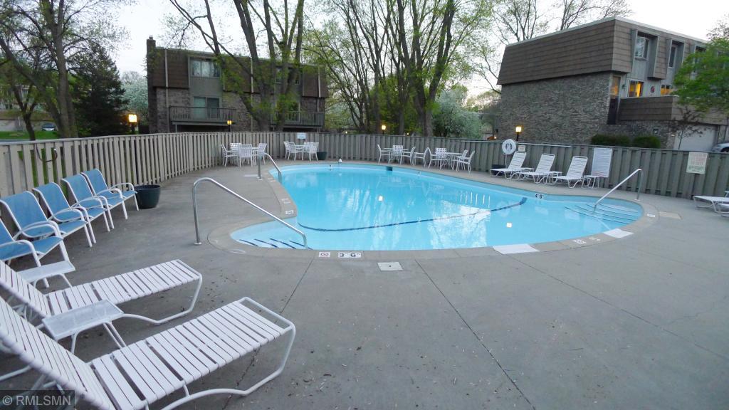 10338 Berkshire Road Bloomington, MN 55437 - Photo 22 of 25 Gallery Image 22
