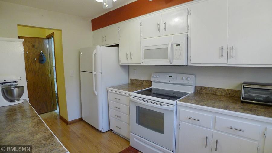 10338 Berkshire Road Bloomington, MN 55437 - Photo 6 of 25 Gallery Image 6