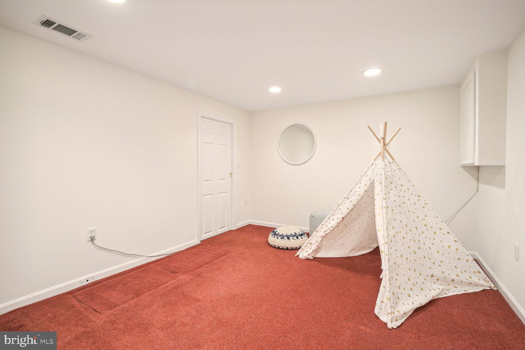 4918 Redford Road Bethesda, MD 20816 - Photo 25 of 32