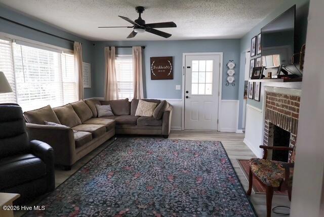 225 Grady Road Clinton, NC 28328 - Photo 9 of 16 living room