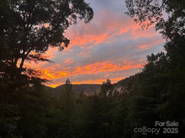 $525,000 | 209 Falcon Crest Way, Pickens, SC 29671