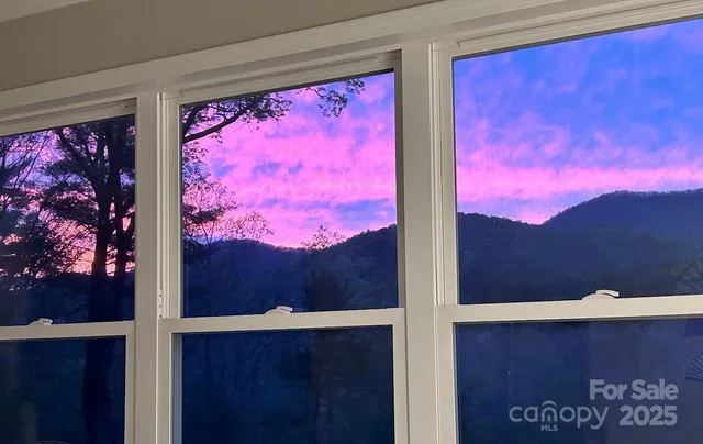 $525,000 | 209 Falcon Crest Way, Pickens, SC 29671