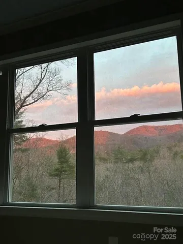 $525,000 | 209 Falcon Crest Way, Pickens, SC 29671