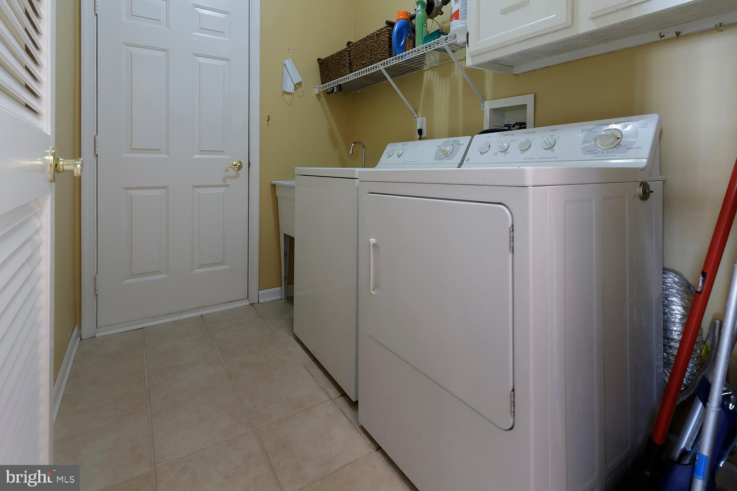 32 Mayfair Road Southampton, NJ 08088 - Photo 20 of 25 1st fl laundry room w/garage access