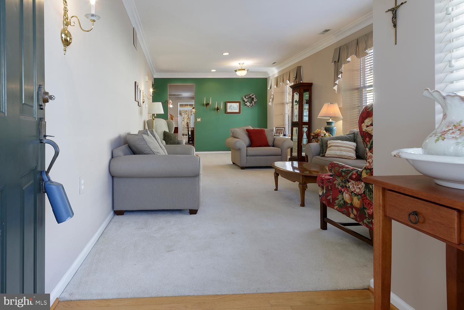 32 Mayfair Road Southampton, NJ 08088 - Photo 4 of 25 Enter into living room