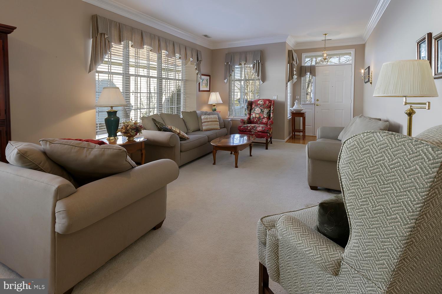 32 Mayfair Road Southampton, NJ 08088 - Photo 6 of 25 Living Room