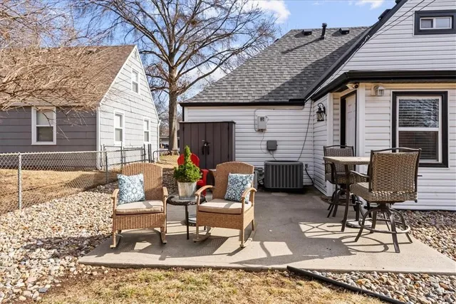 $329,000 | 7846 Summit Street, Kansas City, MO 64114