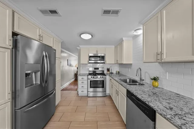 $329,000 | 7846 Summit Street, Kansas City, MO 64114