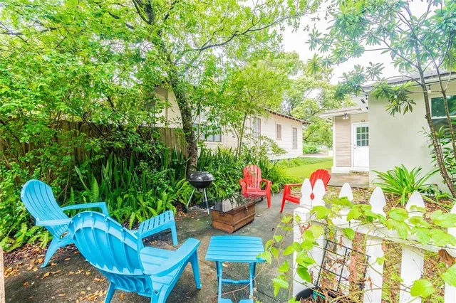 a view of yard with seating area