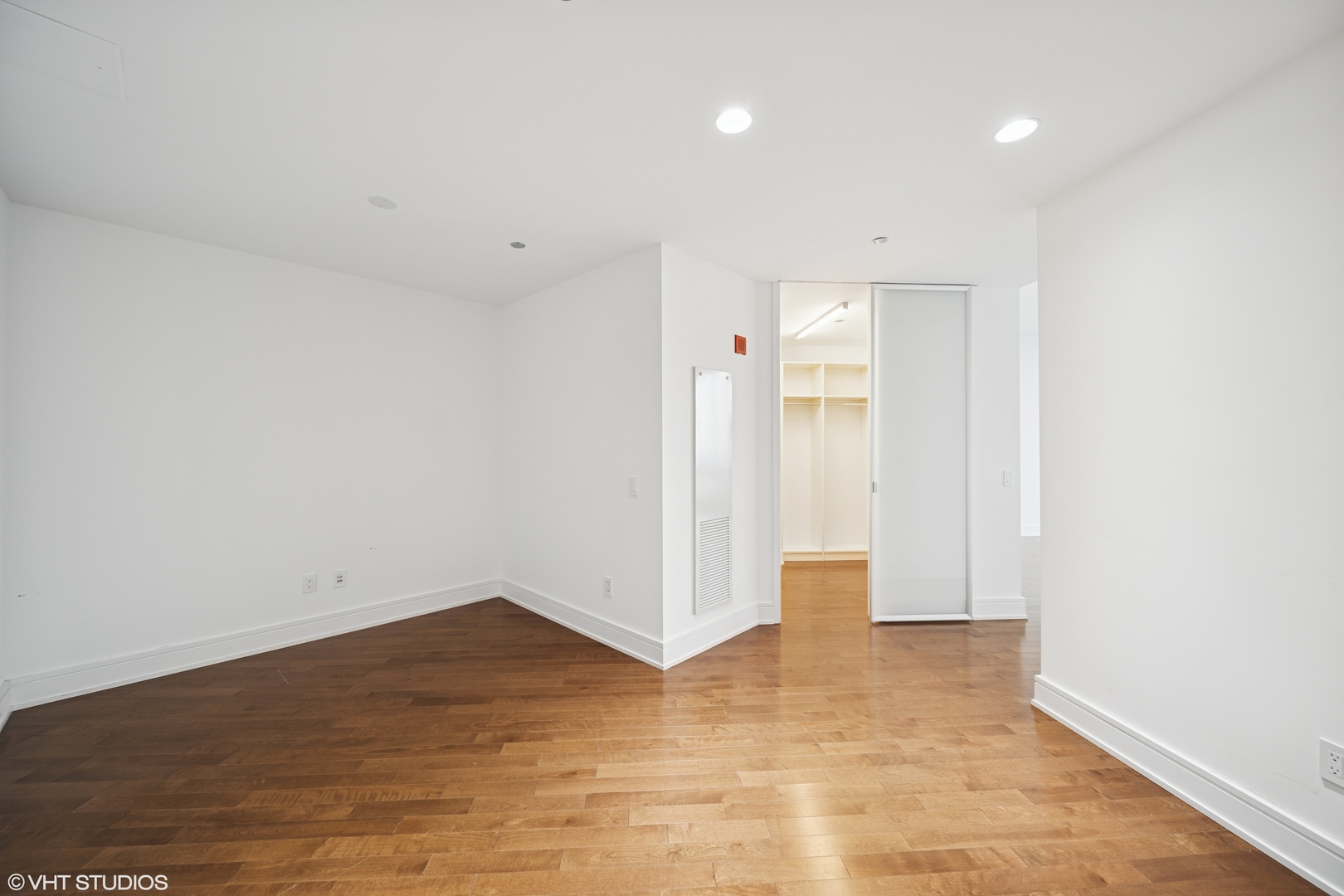 401 North Wabash Avenue, Unit 78G Chicago, IL 60611 - Photo 10 of 27 a view of an empty room