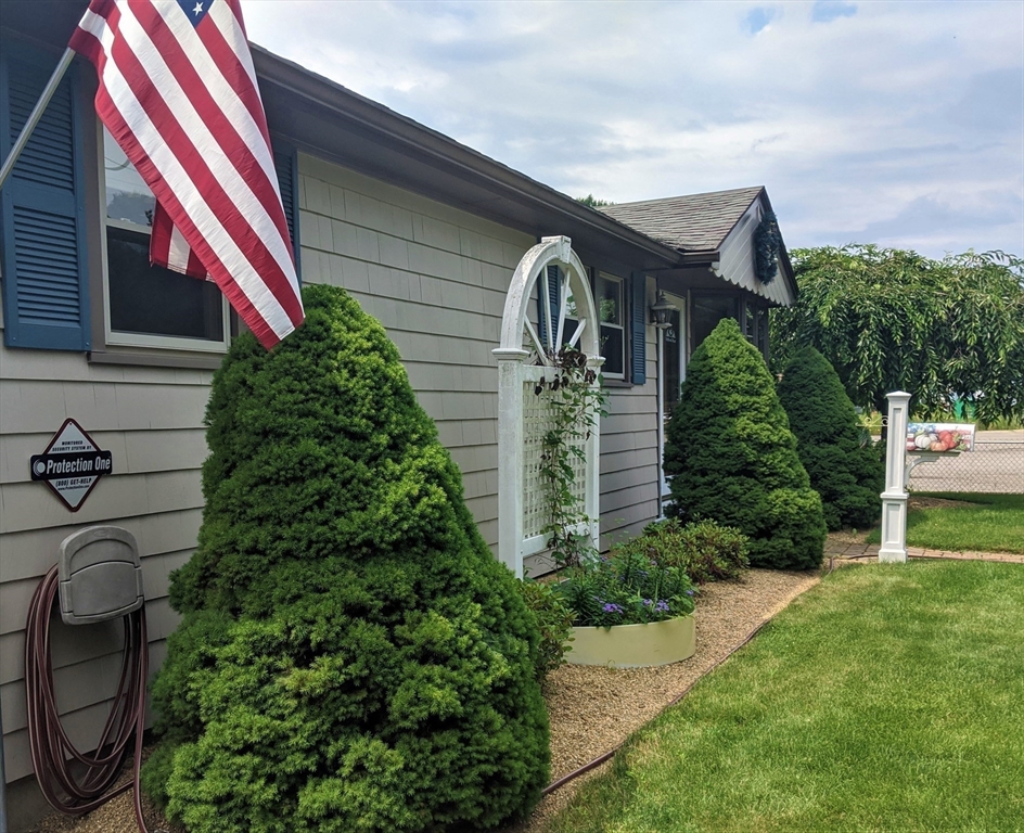 6 Holbrook Road Oxford, MA 01540 - Photo 2 of 22 Gallery Image 2