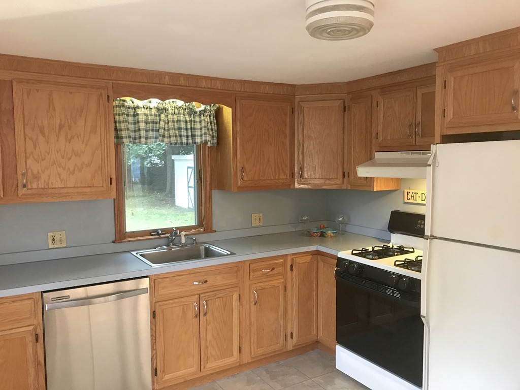65 Aldrew Terrace Springfield, MA 01119 - Photo 2 of 16 Gallery Image 2