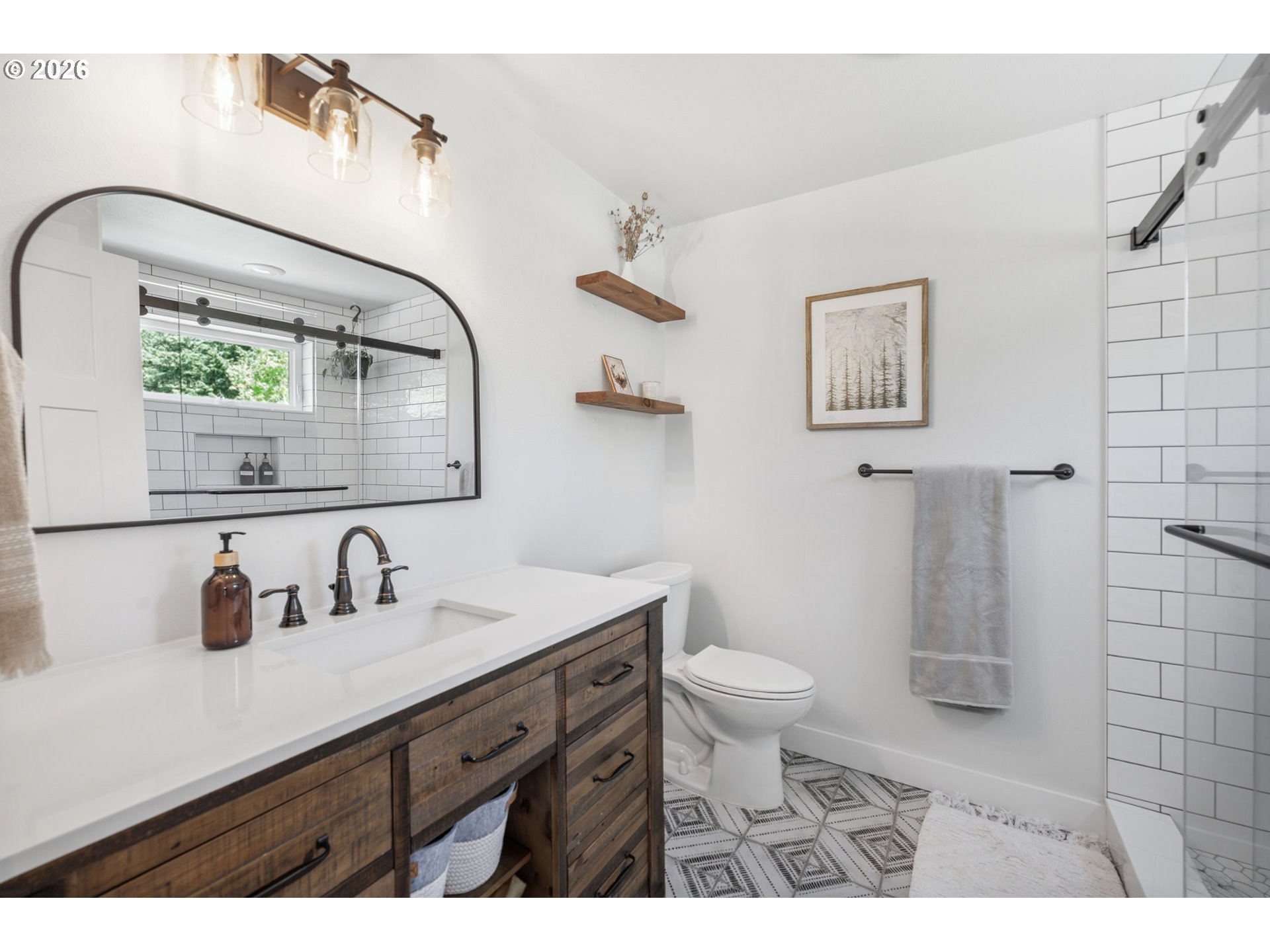 17195 South Outlook Road Oregon City, OR 97045 - Photo 16 of 48 Bathroom