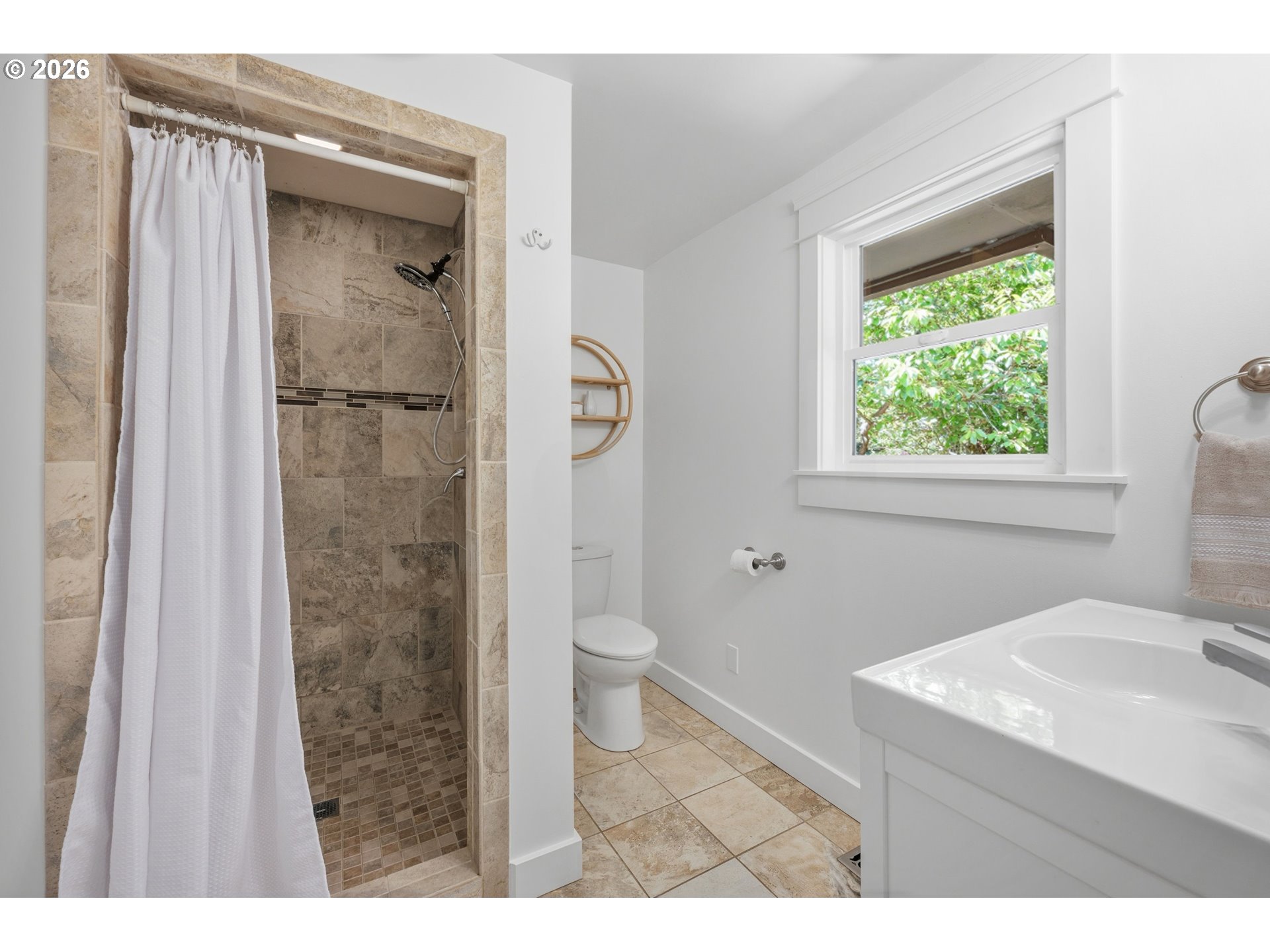17195 South Outlook Road Oregon City, OR 97045 - Photo 27 of 48 Bathroom