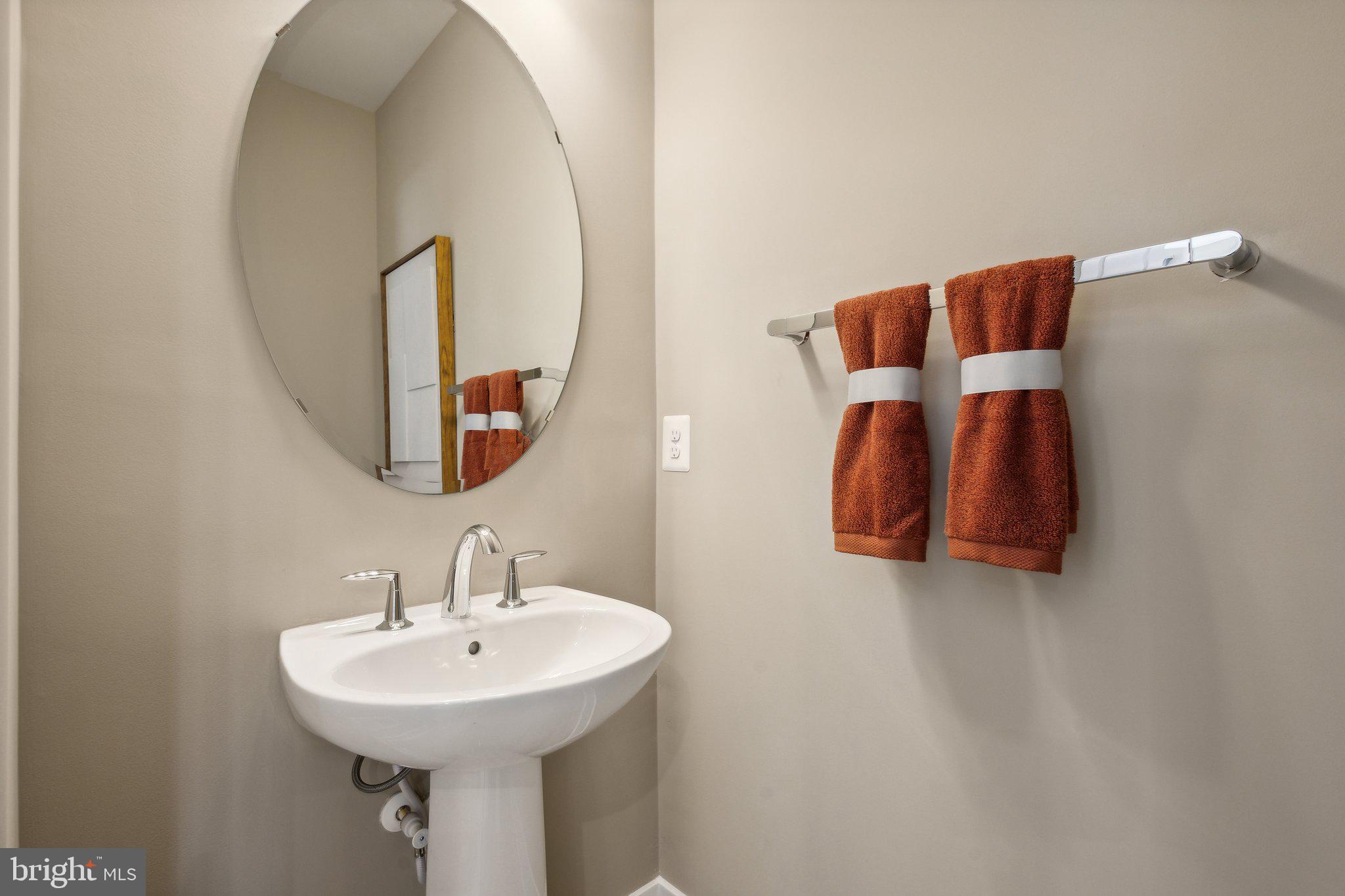 2116 Acadia Road Herndon, VA 20170 - Photo 5 of 32 Gallery Image 5