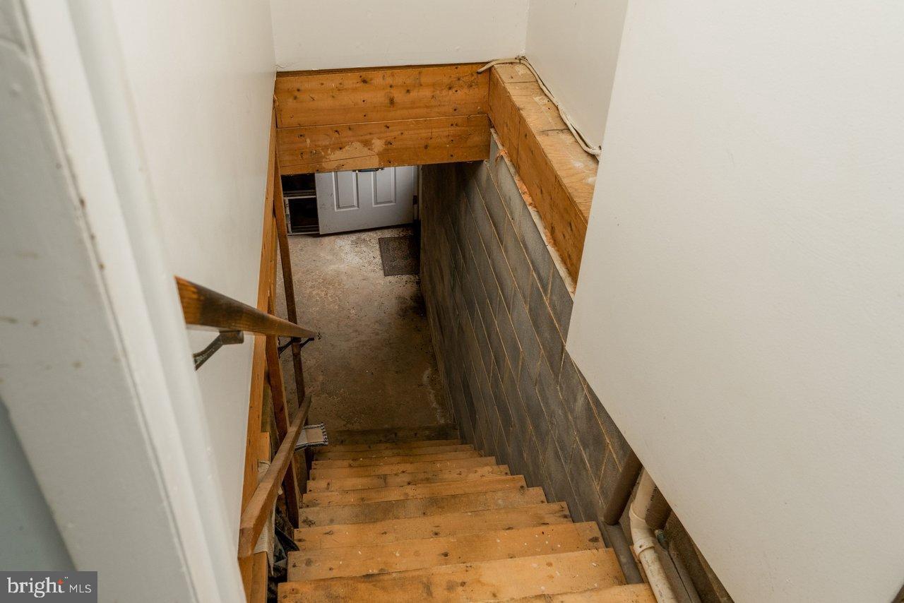 1204 Battle Creek Road Stanley, VA 22851 - Photo 32 of 46 a view of entryway