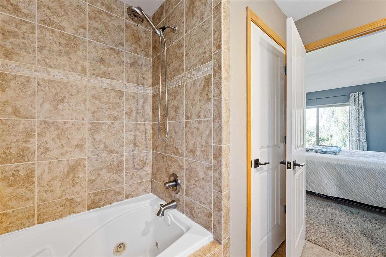 815 Wood Lily Road Solon, IA 52333 - Photo 18 of 33 Gallery Image 18