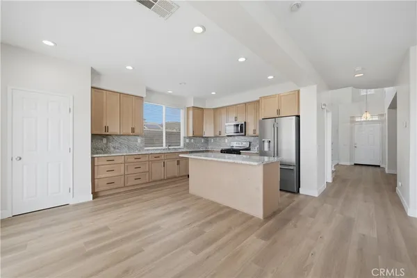 $3,950 | 27394 Snowfield Street, Murrieta, CA 92563