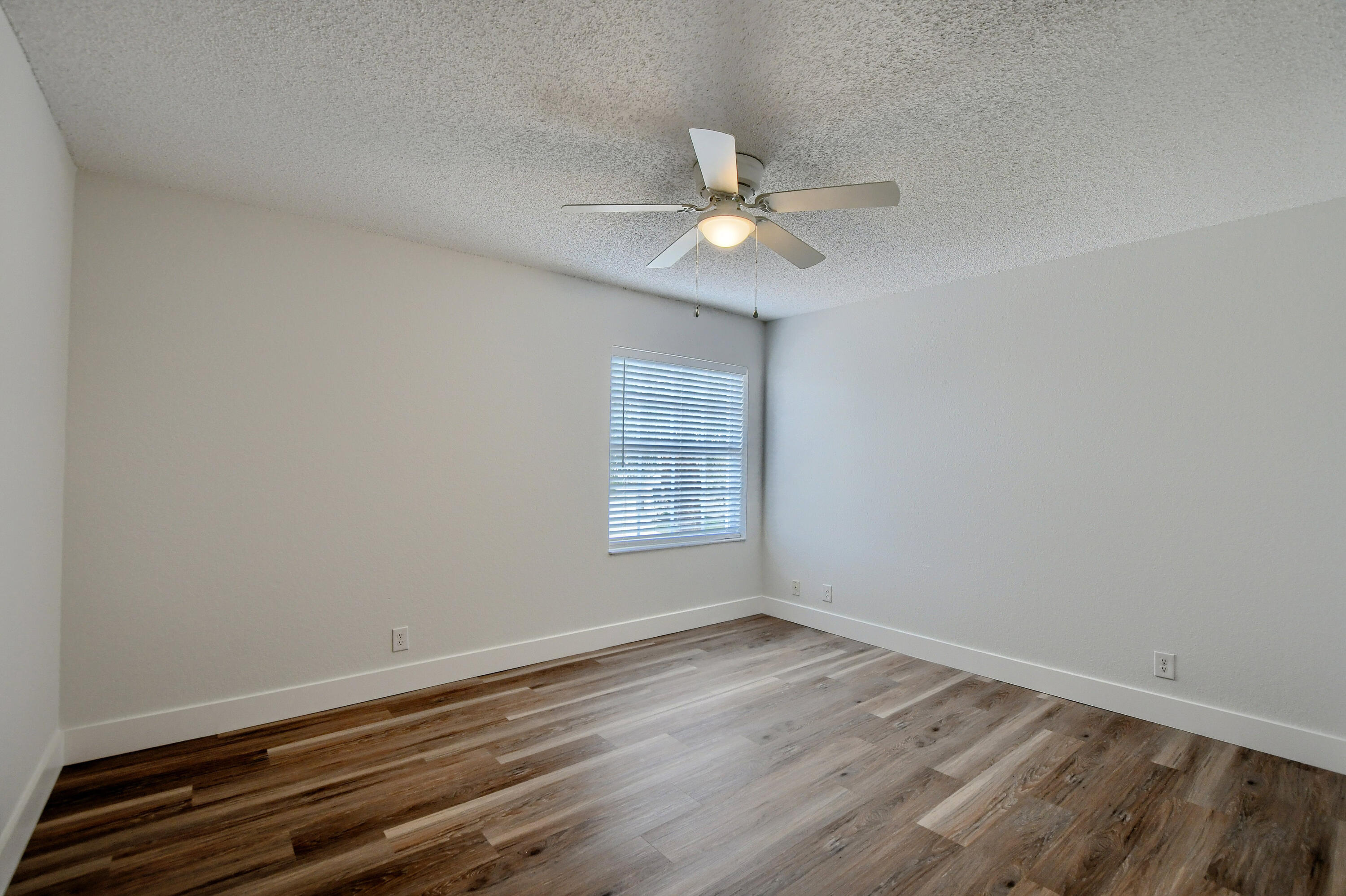 18165 Blue Lake Way Boca Raton, FL 33498 - Photo 31 of 47 31_ebf_0685-hdr(5)