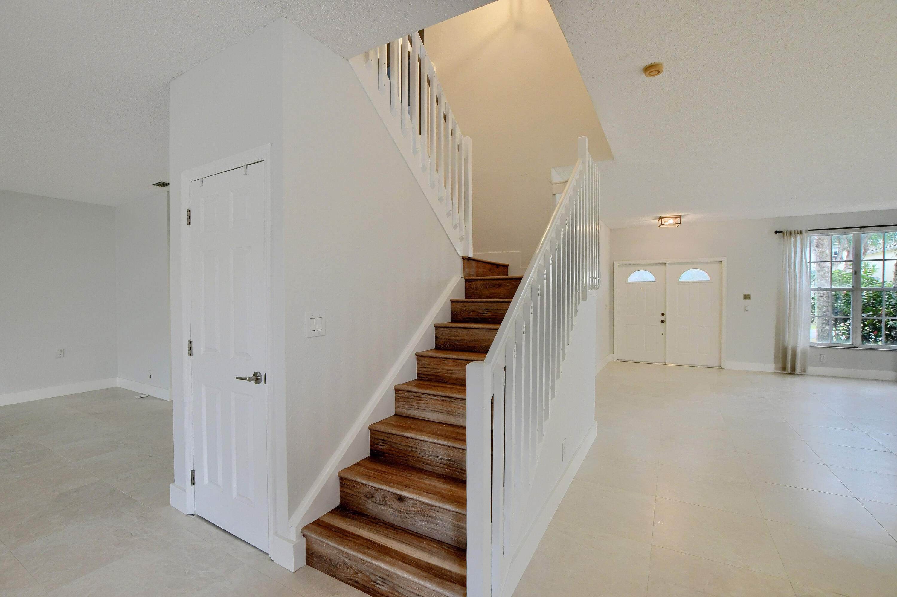 18165 Blue Lake Way Boca Raton, FL 33498 - Photo 9 of 47 10_ebf_0570-hdr(5)