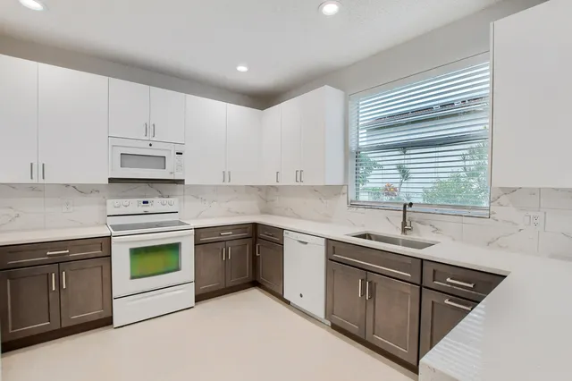 $4,200 | 18165 Blue Lake Way, Boca Raton, FL 33498