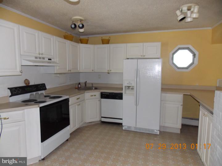 34 Gamewood Road Levittown, PA 19057 - Photo 7 of 12 Kitchen