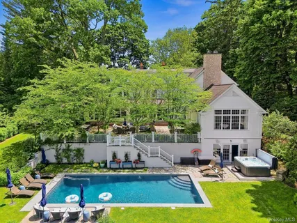 $3,389,000 | 40 Algonquin Drive, Chappaqua, NY 10514