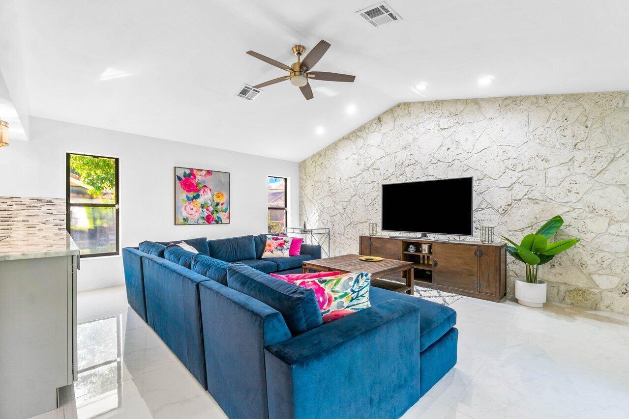 2683 Northwest 45th Street Boca Raton, FL 33434 - Photo 13 of 28 Family Room