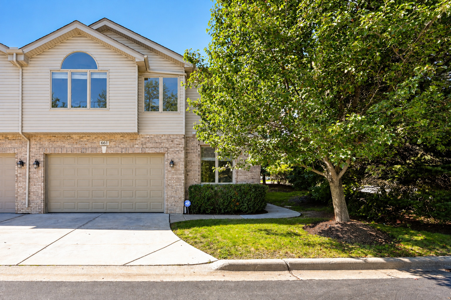 661 East Nerge Road Roselle, IL 60172 - Photo 1 of 21 Gallery Image 1