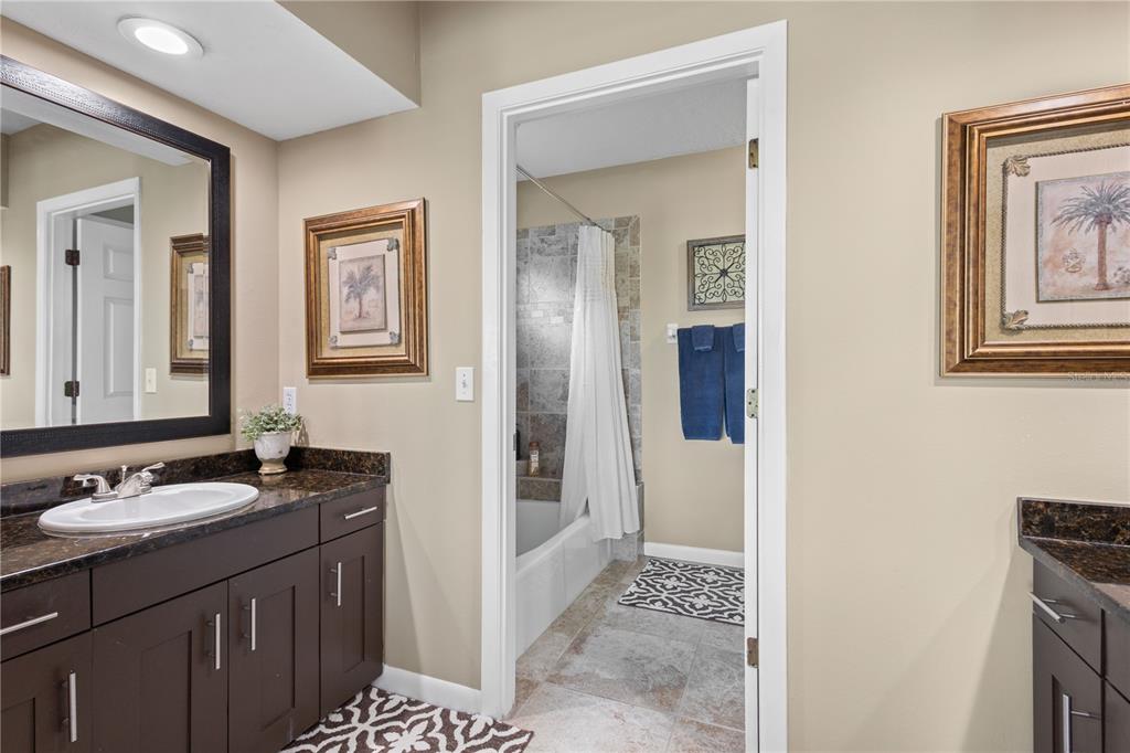 528 Forest Way Longboat Key, FL 34228 - Photo 23 of 40