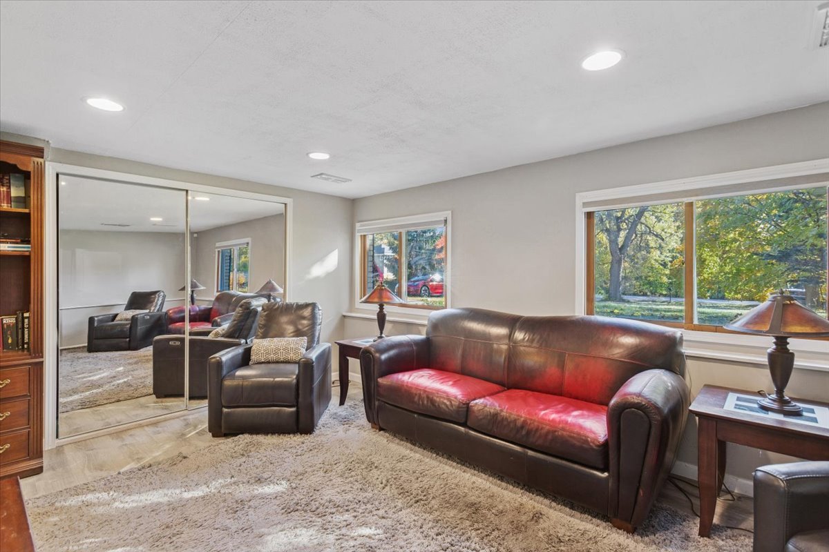 26W250 Case Avenue Naperville, IL 60563 - Photo 16 of 36