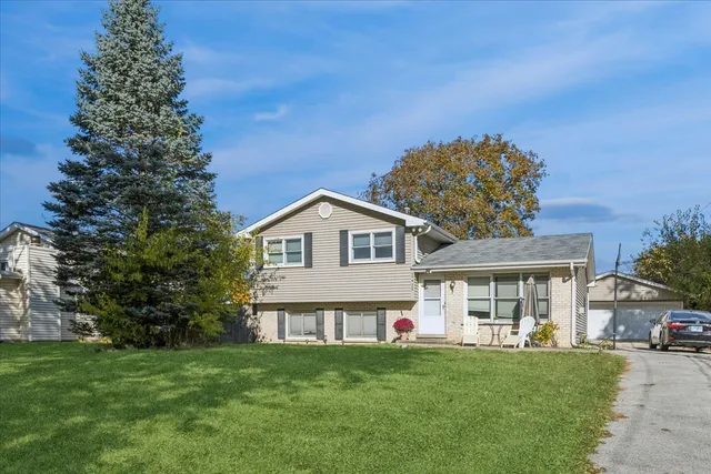 $435,000 | 26W250 Case Avenue, Naperville, IL 60563