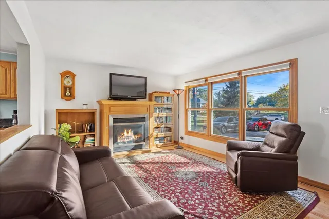 $438,000 | 26W250 Case Avenue, Naperville, IL 60563