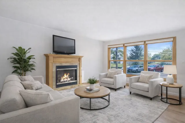 $435,000 | 26W250 Case Avenue, Naperville, IL 60563