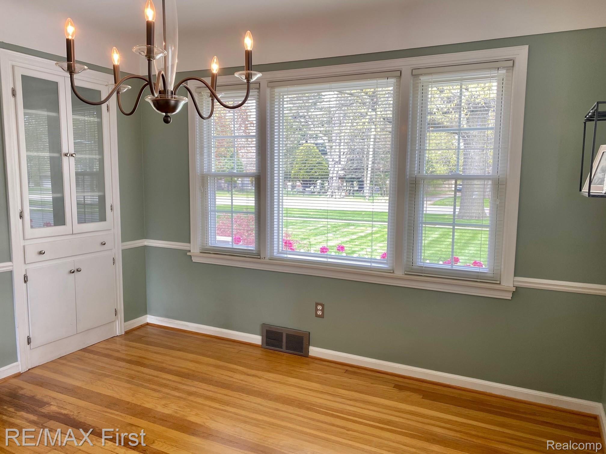 4600 Chicago Road Warren, MI 48092 - Photo 10 of 43 Dining Room