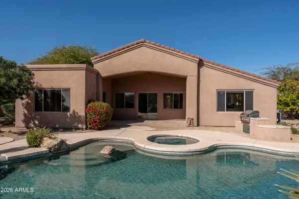 a view of a house with backyard