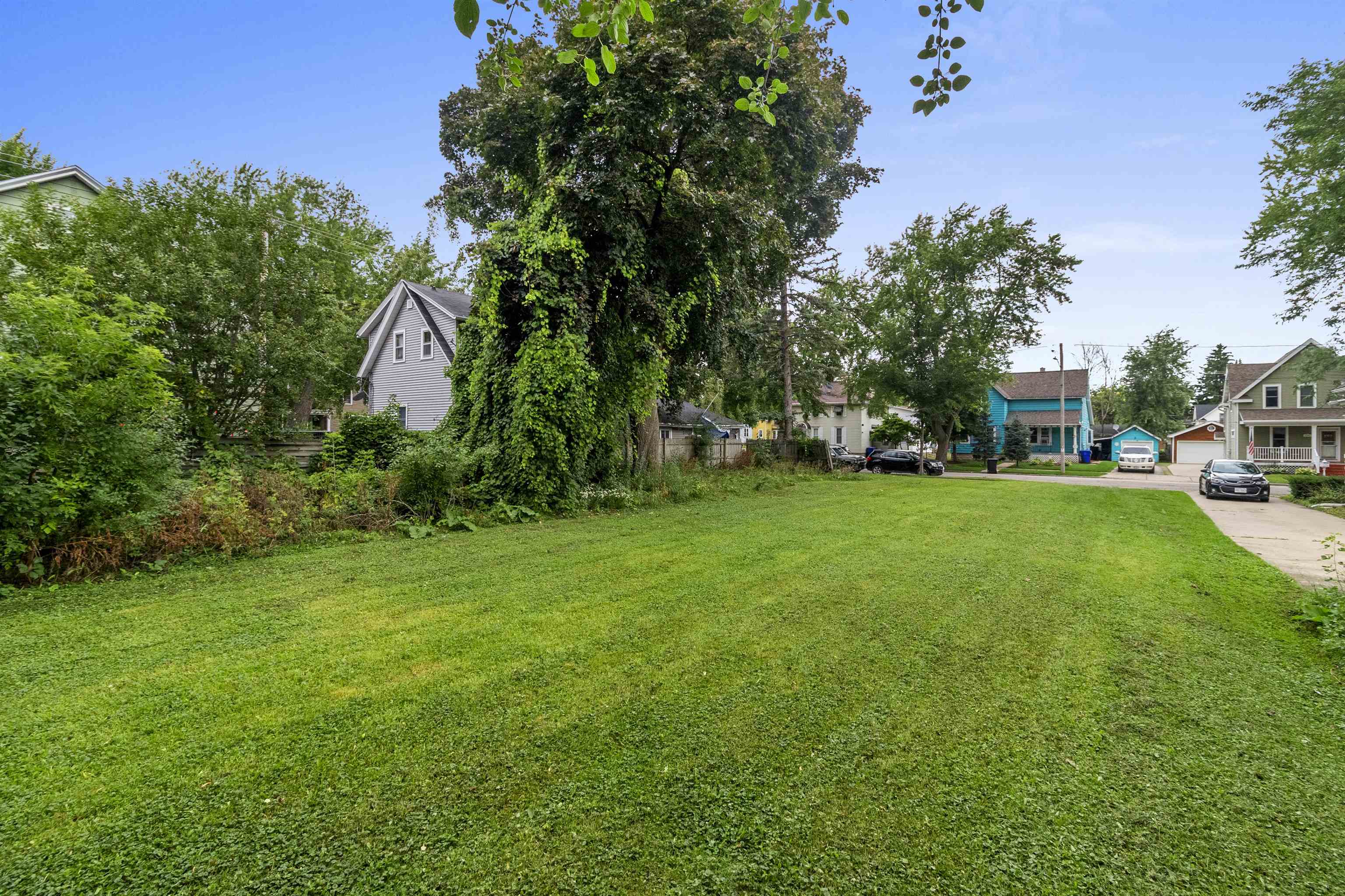 409 East Spring Street Appleton, WI 54911 - Photo 1 of 19 Gallery Image 1
