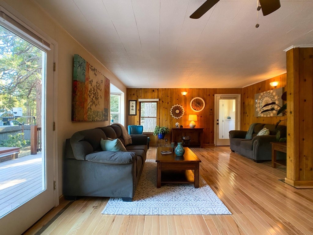 935 Davis Place Road Mount Shasta, CA 96067 - Photo 9 of 41 Gallery Image 9