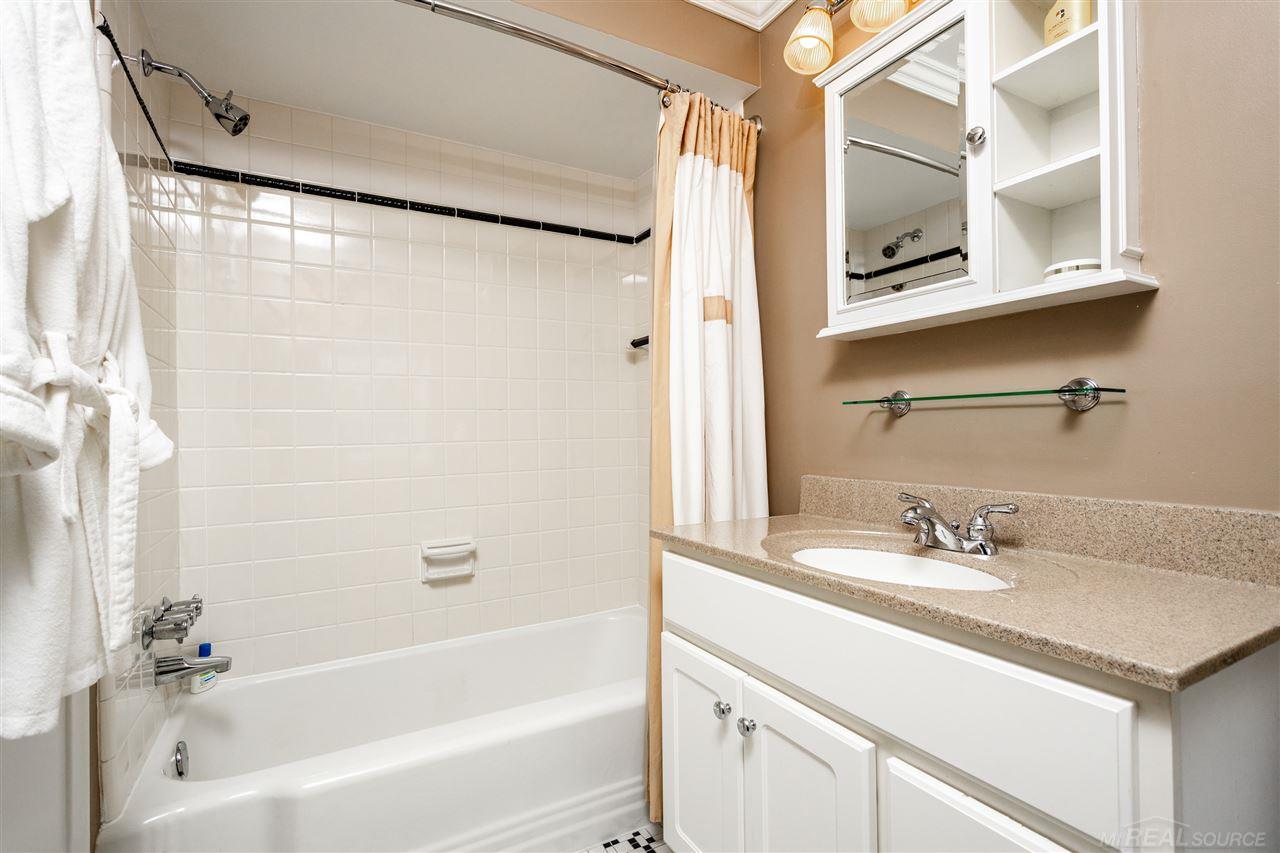 521 Renaud Road Grosse Pointe, MI 48236 - Photo 43 of 89 50035421-42.JPG