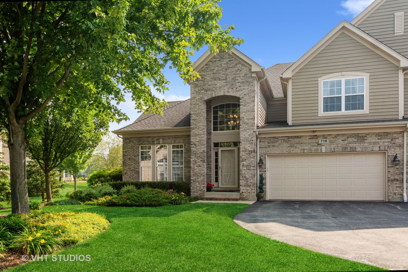 716 Fieldstone Court Inverness, IL 60010 - Photo 1 of 25 a front view of a house with a garden